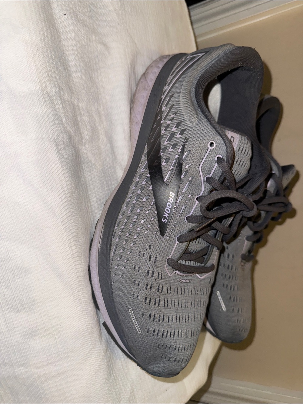 Brooks Women's Gray and Light Purple Running Shoes
